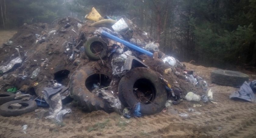 Nielegalne wysypisko śmieci pod Toruniem zlikwidowane. Usunięto ponad 200 ton odpadów [FOTO] 