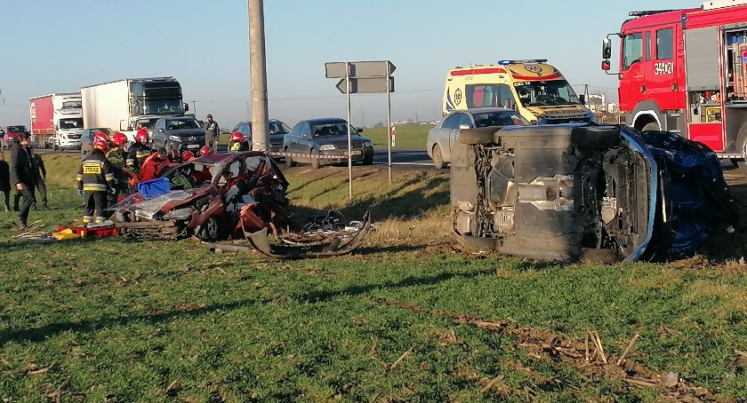 Wypadek pod Toruniem. Nie żyje 54-letni kierowca Peugeota [FOTO]