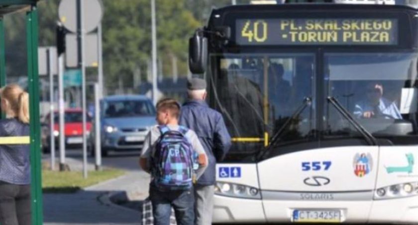 Brak empatii w toruńskiej komunikacji miejskiej. Matka dziecka z autyzmem: Czuję wściekłość, smutek i żal