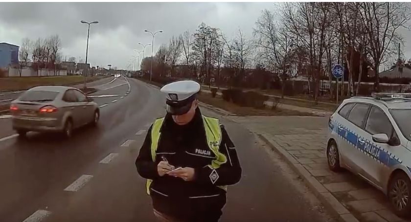 Kontrowersyjne wideo z Torunia. Drogówka próbowała „wcisnąć kit” kierowcy? [WIDEO]