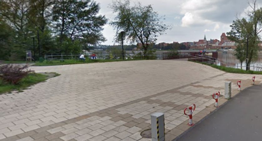 Kierowca wjechał na taras widokowy w Toruniu. Kuriozalne tłumaczenia naćpanego 38-latka