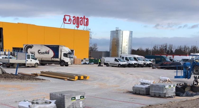 Zbliża się otwarcie salonu meblowego „Agata” w Toruniu [FOTO]