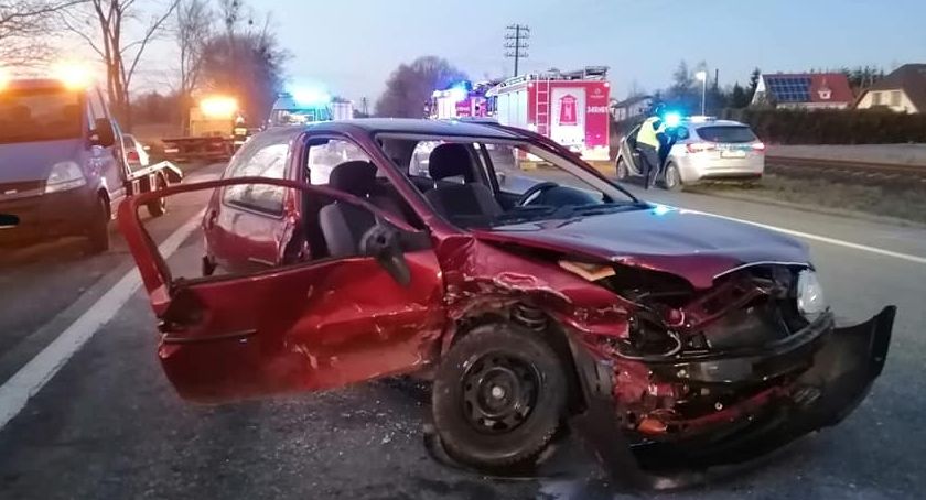 Wypadek pod Toruniem. Trzy osoby trafiły do szpitala [FOTO]