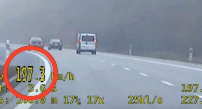 Surowy mandat i punkty karne. Pirat drogowy pędził swoim BMW prawie 200 km/h [WIDEO]