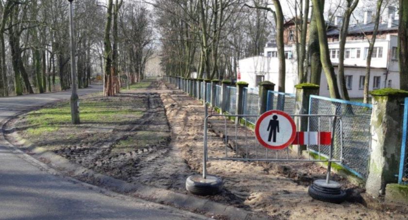 Rozbudowa mostu w Toruniu coraz bliżej. Ruszyły prace rozbiórkowe na Przybyszewskiego 