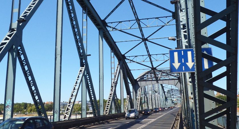 Remont starego mostu w Toruniu. Na drugą stronę miasta pojedziemy nie tylko autobusem