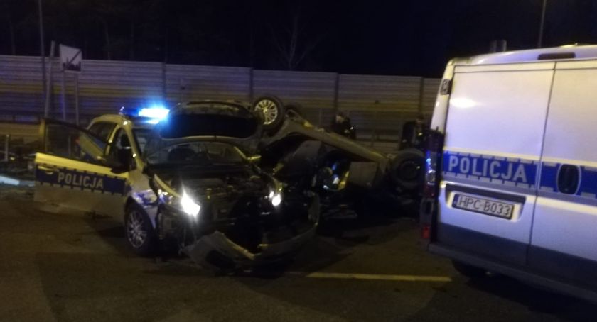 Policyjny pościg zakończony dużym wypadkiem pod Toruniem [FOTO]