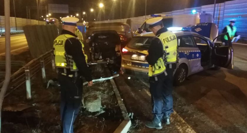 Pościg i dachowanie w Lubiczu Dolnym. Przestępcy wcześniej sterroryzowali sklepy [FOTO]