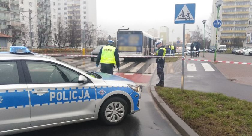 Śmiertelny wypadek w Toruniu. Autobus MZK potrącił 60-letnią kobietę [FOTO]