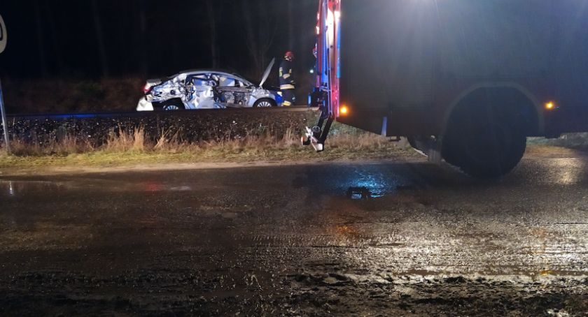 Pociąg zderzył się z samochodem osobowym pod Toruniem [FOTO]