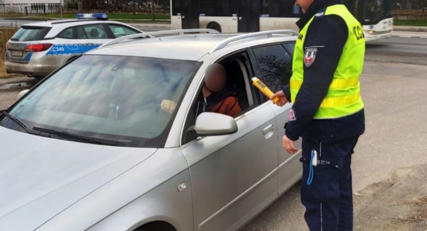 Toruńska policja z powodu koronawirusa zmienia zasady drogowych kontroli
