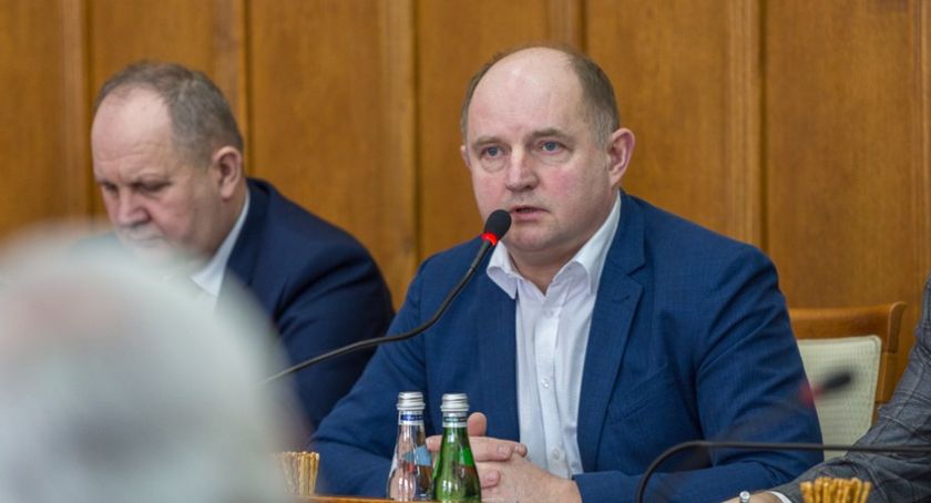 Koronawirus. W Toruniu odbyła się nadzwyczajna sesja sejmiku