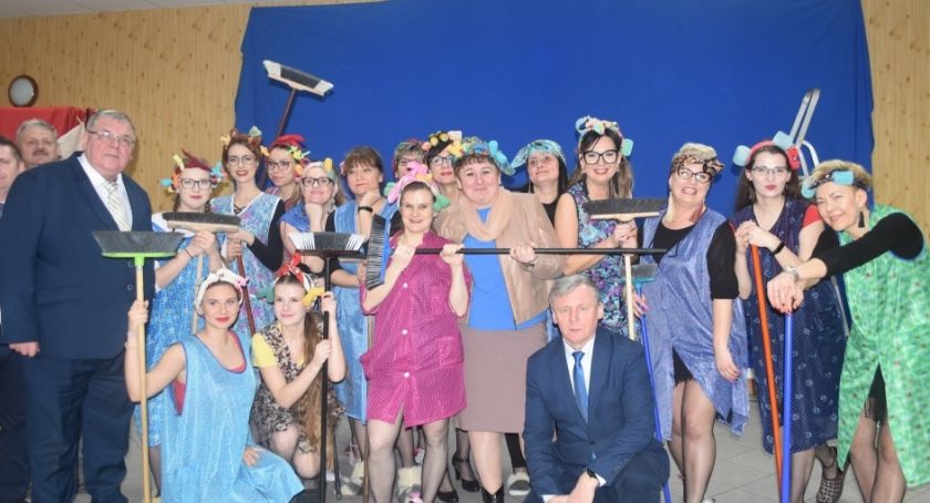 Tournee gwiazd po gminie Obrowo z okazji Dnia Kobiet [FOTO]
