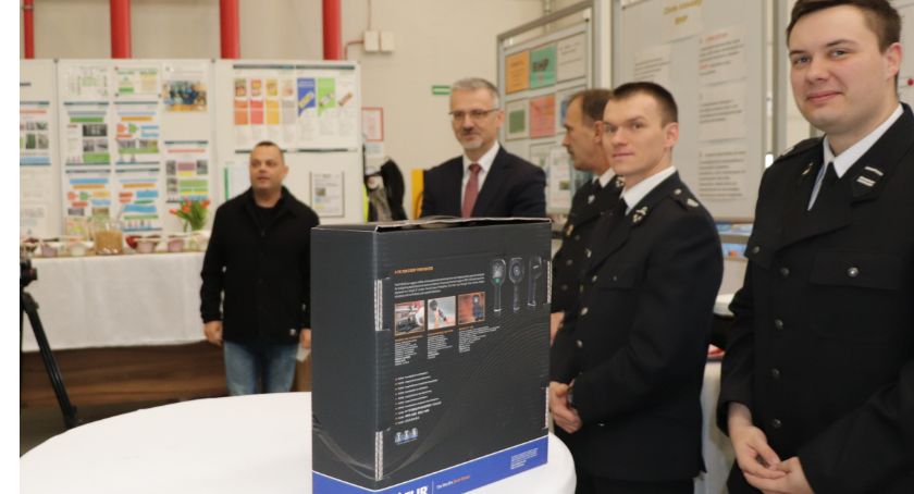 Strażacy z Grębocina otrzymali nowoczesną kamerę termowizyjną [FOTO]
