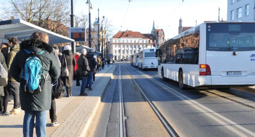 Koronawirus. Jak MZK liczy pasażerów w autobusach i tramwajach w Toruniu?