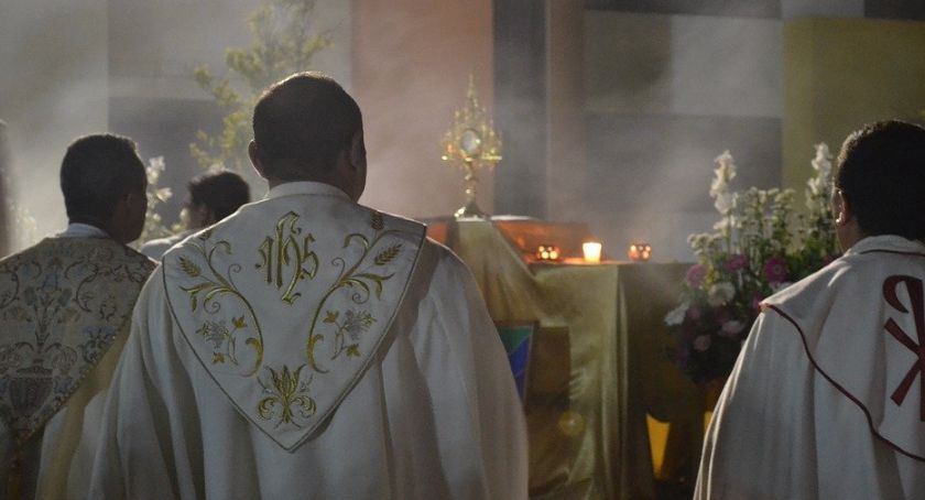 Jak wierni będą obchodzić Wielki Tydzień? Toruńska kuria przekazała parafianom wytyczne