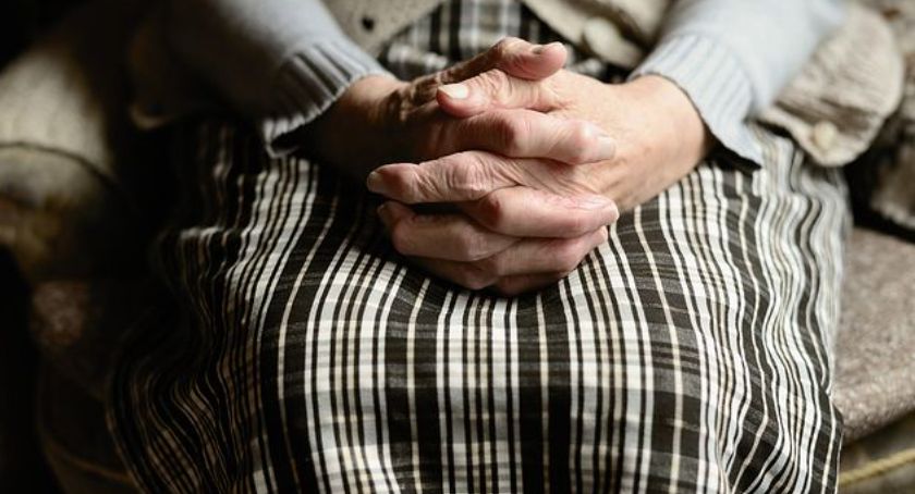 Niezwykły gest emerytki z Torunia. Kupiła paczkę za 850 zł dla toruńskich medyków