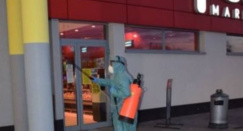 Koronawirus. Trwa dezynfekcja miejsc publicznych w podtoruńskich gminach [FOTO]