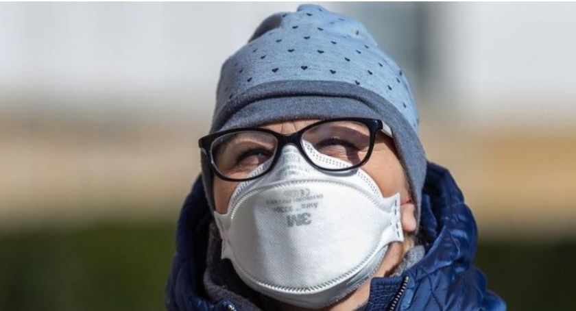 Koronawirus. Do samorządów lokalnych trafia szósta transza maseczek od TZMO