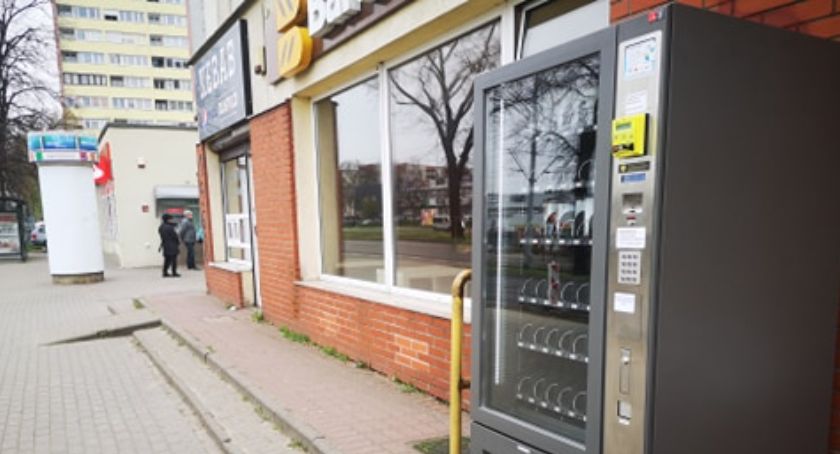 Koronawirus. Na ulicach Torunia pojawiły się maseczkomaty