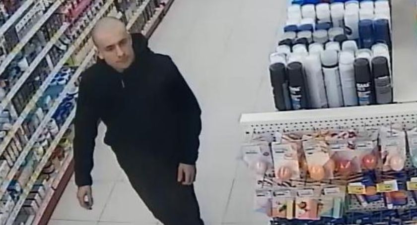 Złodziej okradł sklep w Lubiczu Górnym. Rozpoznajesz go? [FOTO]