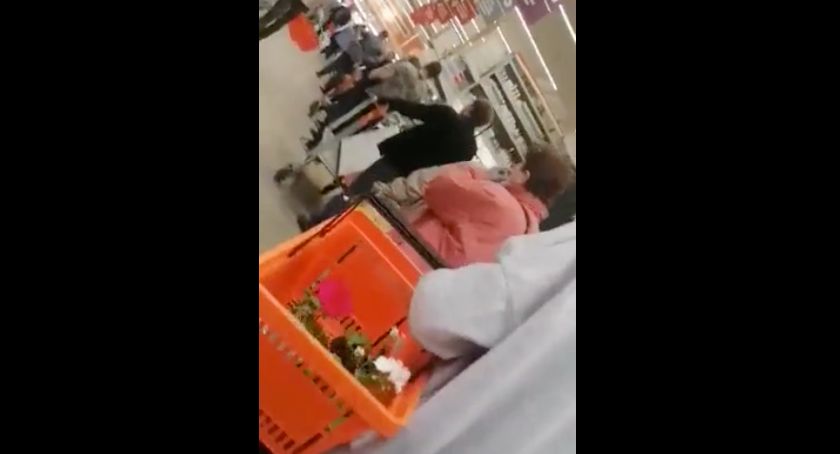 Koronawirus nie straszny? Torunianie ruszyli do marketów budowlanych [WIDEO]