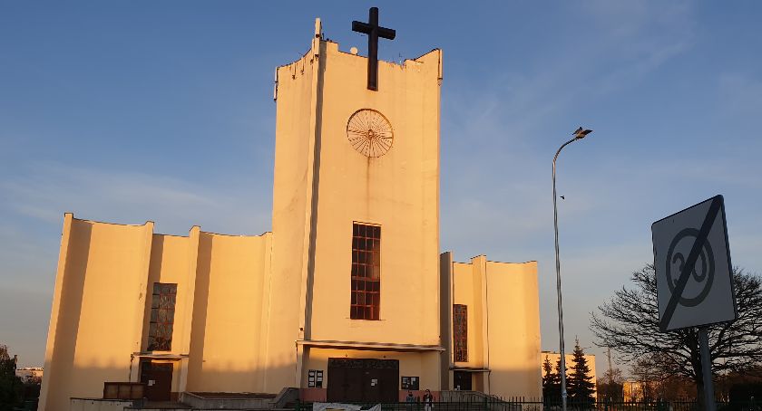 Księża z Torunia wracają do pracy. Inspektor Sanitarny odwołał im kwarantannę