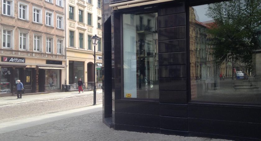 Znana restauracja przegrała z koronawirsuem. Po 21 latach znika z Torunia