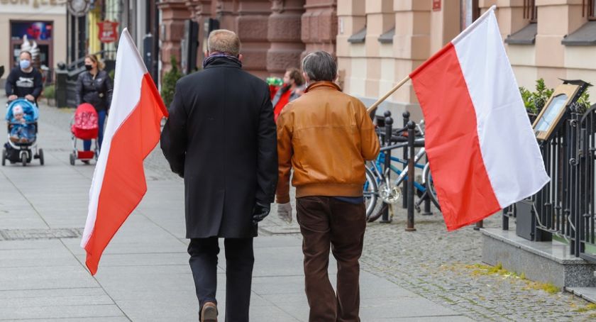 Skromne obchody Święta Konstytucji 3 Maja w Toruniu [FOTO]
