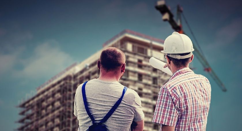 Warte miliony złotych działki przy centrum handlowym w Toruniu idą „pod młotek