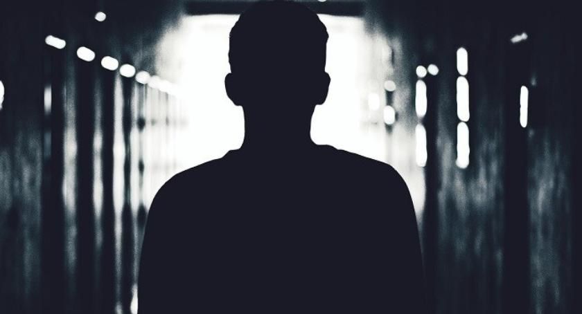 Uwaga! Podejrzany mężczyzna kręci się na Bielanach
