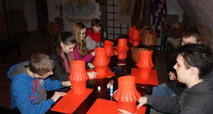 Zabawa i edukacja na orientalnych warsztatach rodzinnych w Kamienicy pod Gwiazdą