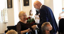 Prezydent Torunia nagrodził swoją żonę. Mieszkańcy proszą o wyjaśnienie