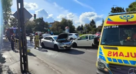 Wypadek na skrzyżowaniu w Toruniu. Jedna osoba trafi…