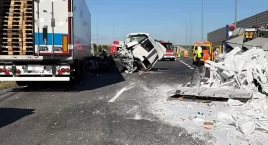 Duży wypadek na drodze pod Toruniem. Trasa jest całk…