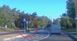 Pirat nie zauważył kobiety z psem na pasach w Toruni…