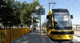 Tramwaj potrącił seniorkę w Toruniu. Kobieta wtargnę…