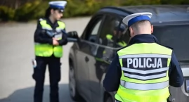 Pijany kierowca wjechał w ogrodzenie pod Toruniem. J&hellip;