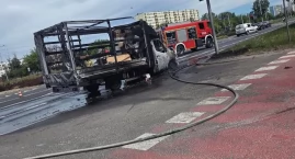 Pożar na ruchliwej drodze w Toruniu. Z dostawczaka z&hellip;