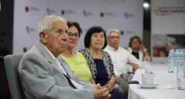 100-letni torunianin otrzymał bransoletkę życia najnowszej generacji