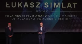 Statuetka Poli Negri dla Łukasza Simlata