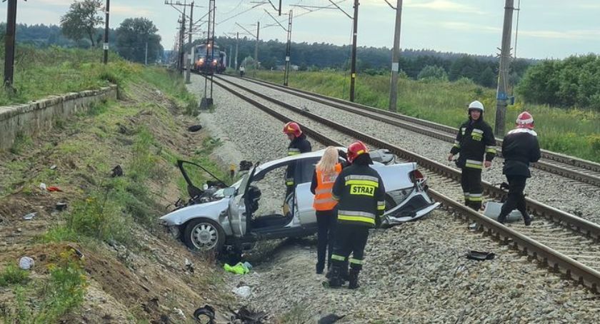 Auto zderzyło się z pociągiem
