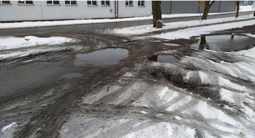 Rozwiążą problem z parkingiemy przy cmentarzu?