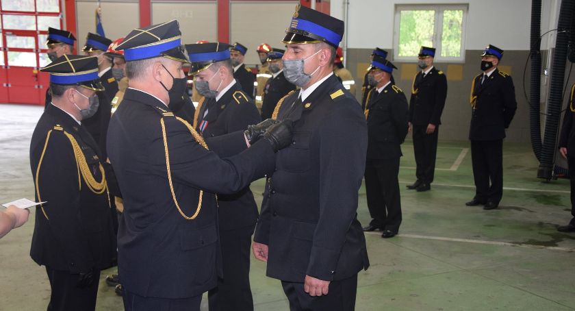 Awanse i odznaczenia z okazji święta