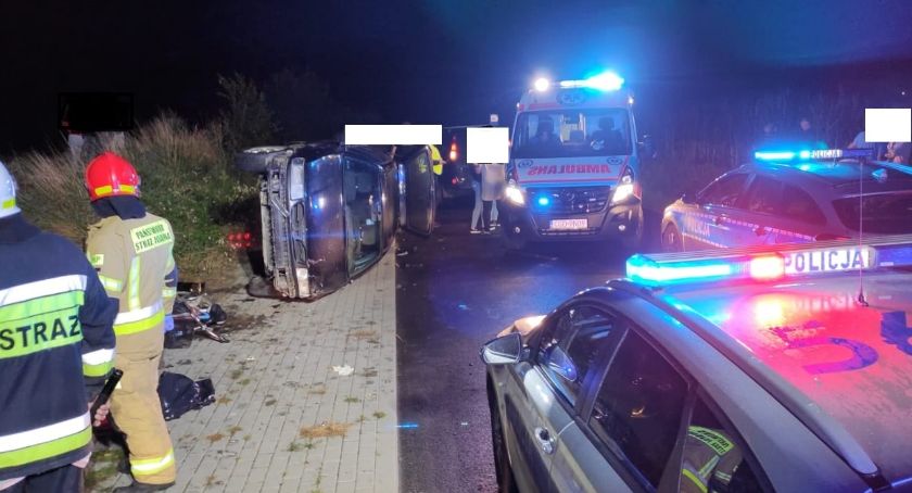 Wjechał w 72-latkę na przystanku