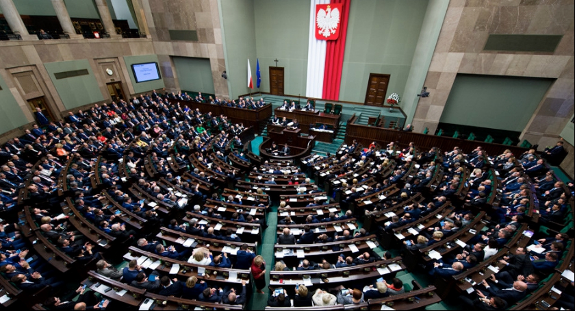 Walka z układami czy skok na samorządy?