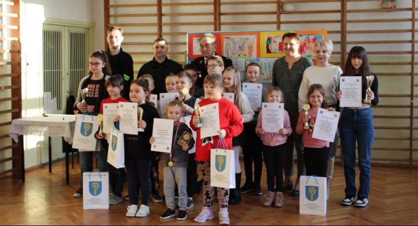 Strażacy edukują najmłodszych