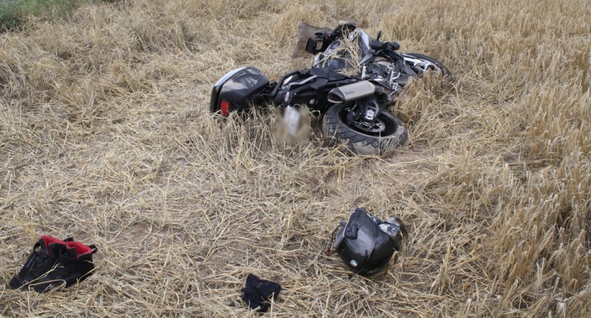 Motocyklista wypadł z drogi