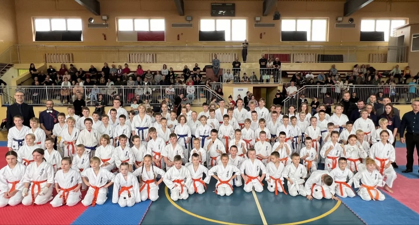 7 medali dla najmłodszych karateków