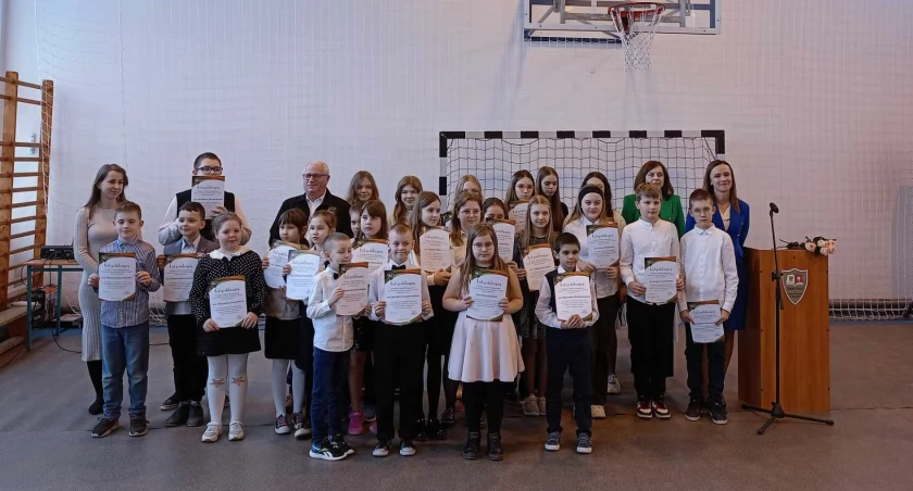Listy gratulacyjne dla najlepszych uczniów